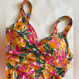 NWT Anne Cole floral print Swim top